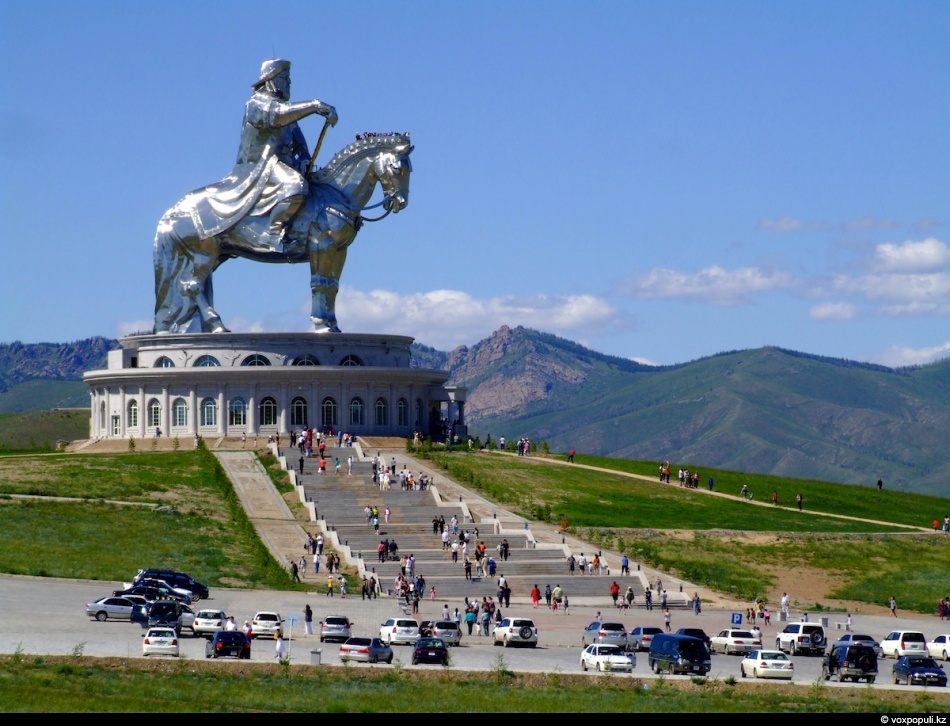 Памятник Чингисхана.jpg